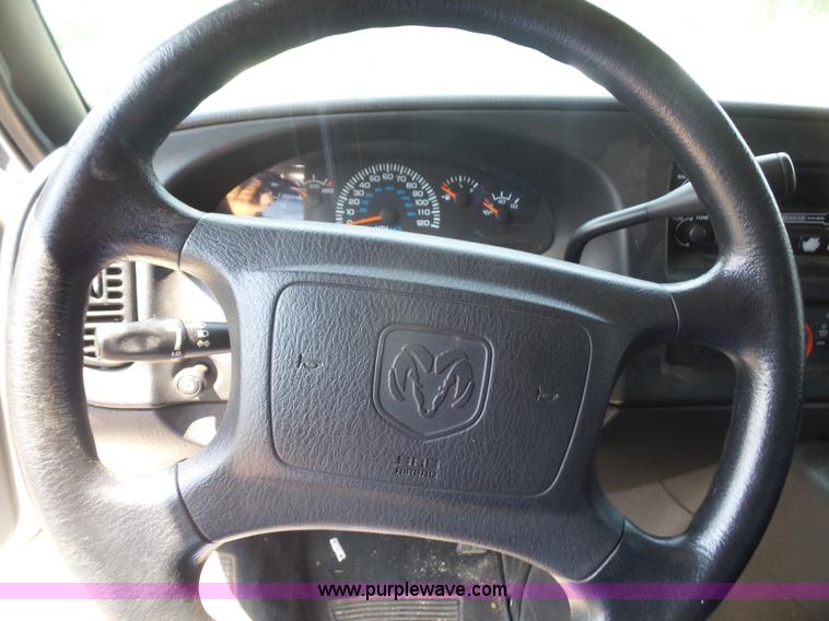 image for item L4925 2001 Dodge Ram 1500 van