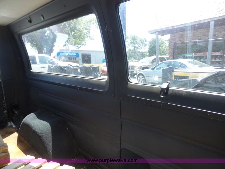 image for item L4925 2001 Dodge Ram 1500 van