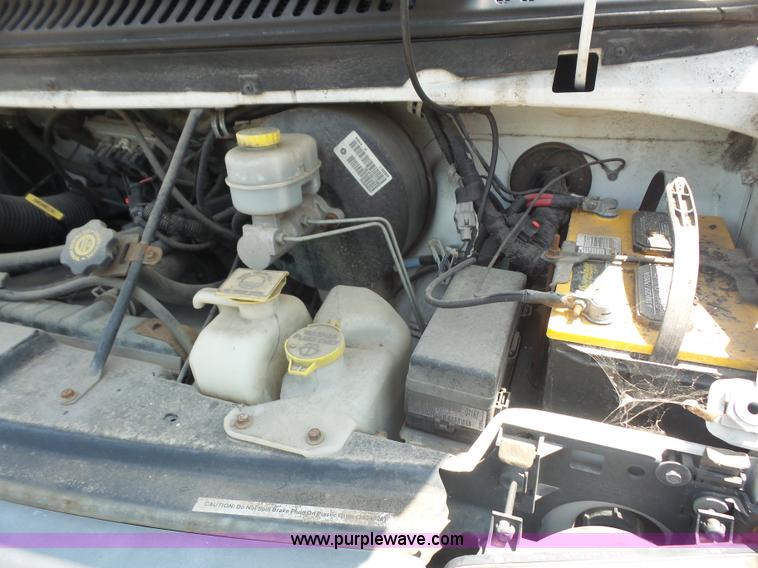 image for item L4925 2001 Dodge Ram 1500 van