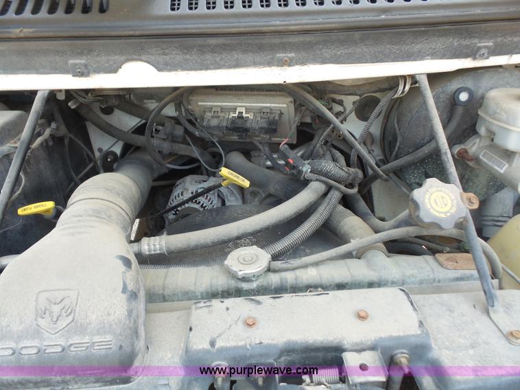 image for item L4925 2001 Dodge Ram 1500 van