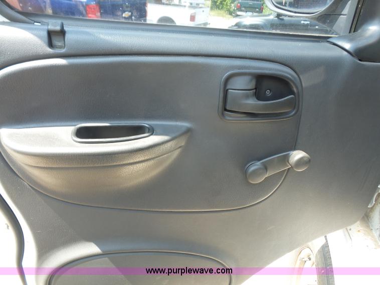 image for item L4925 2001 Dodge Ram 1500 van