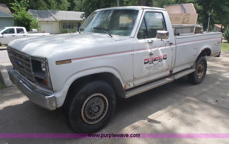 image for item L4930 1983 Ford F250 pickup truck