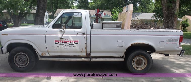 image for item L4930 1983 Ford F250 pickup truck