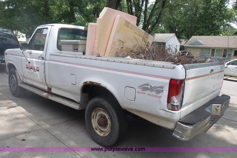 image for item L4930 1983 Ford F250 pickup truck