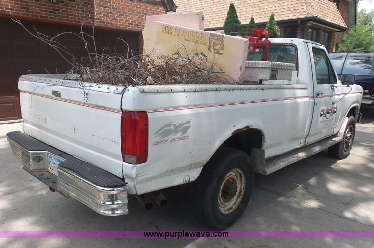 image for item L4930 1983 Ford F250 pickup truck
