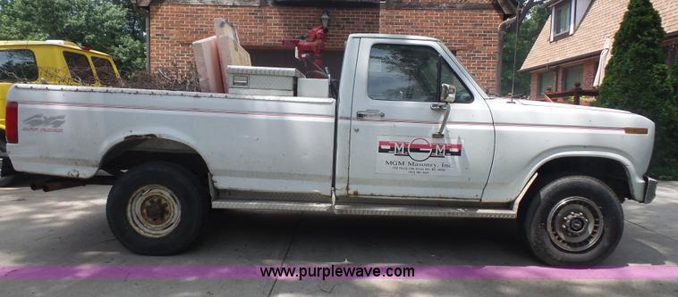 image for item L4930 1983 Ford F250 pickup truck