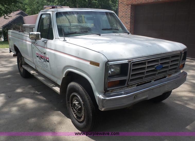image for item L4930 1983 Ford F250 pickup truck