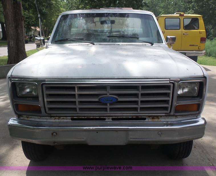 image for item L4930 1983 Ford F250 pickup truck