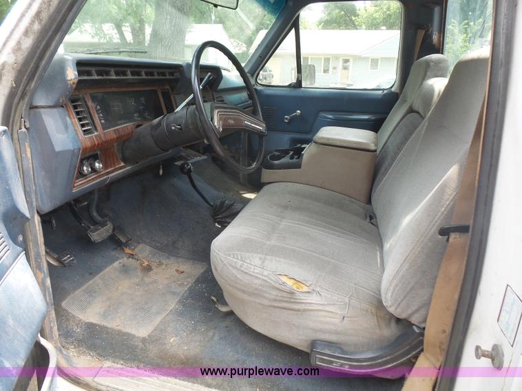 image for item L4930 1983 Ford F250 pickup truck