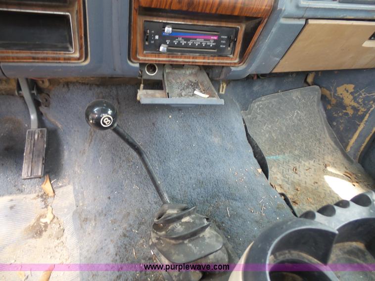 image for item L4930 1983 Ford F250 pickup truck