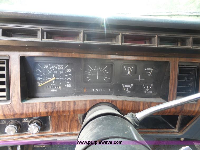 image for item L4930 1983 Ford F250 pickup truck