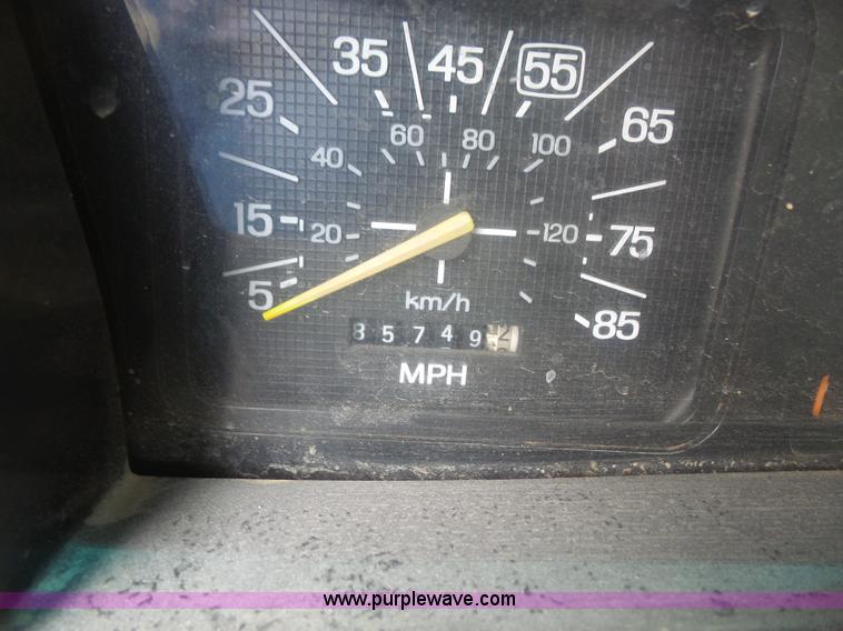 image for item L4930 1983 Ford F250 pickup truck