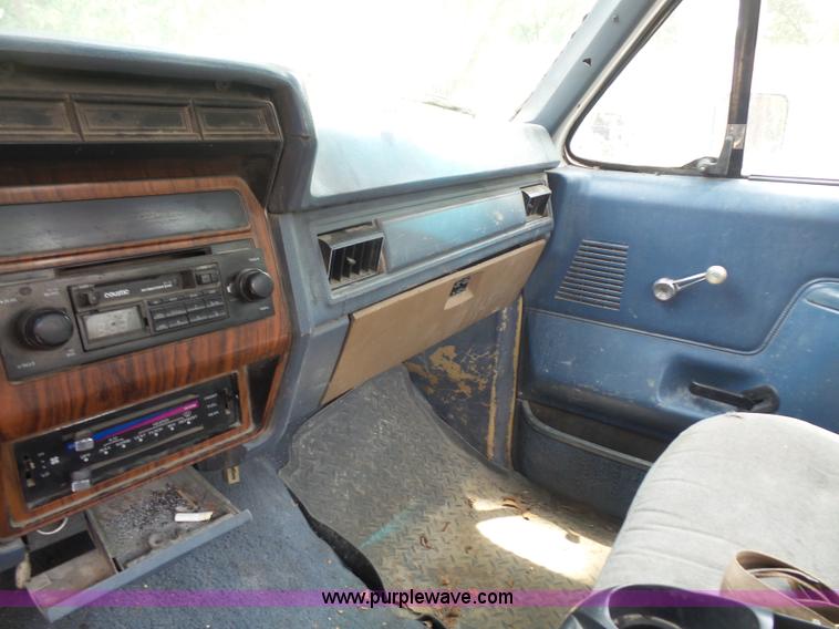 image for item L4930 1983 Ford F250 pickup truck