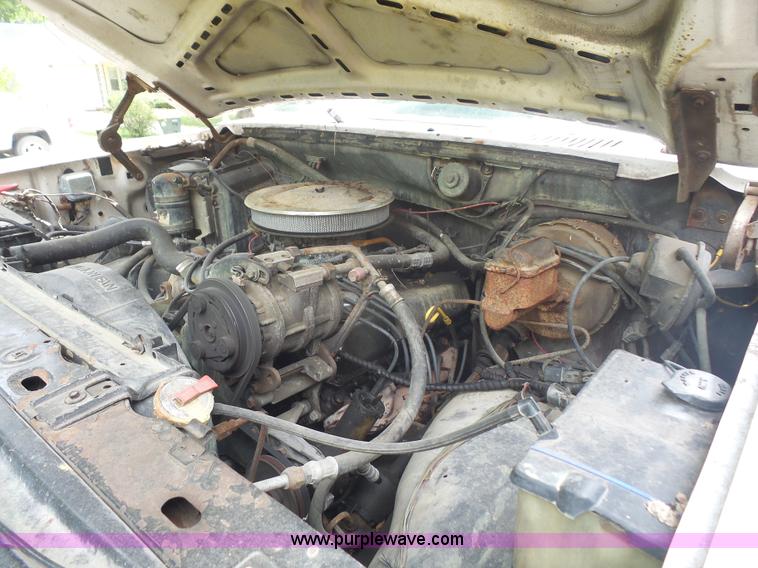 image for item L4930 1983 Ford F250 pickup truck