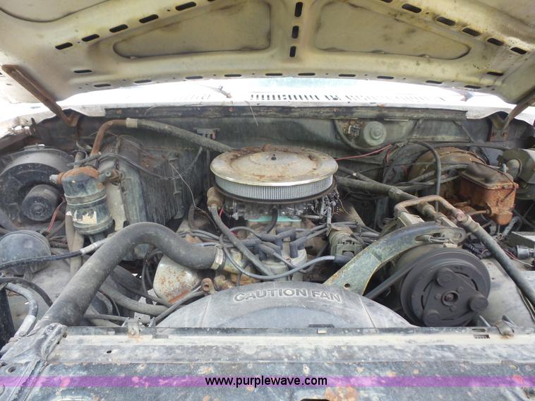 image for item L4930 1983 Ford F250 pickup truck