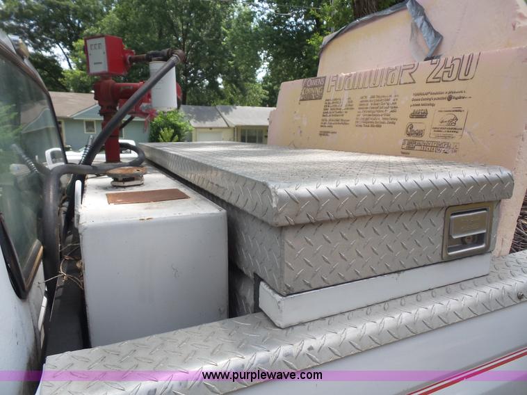 image for item L4930 1983 Ford F250 pickup truck