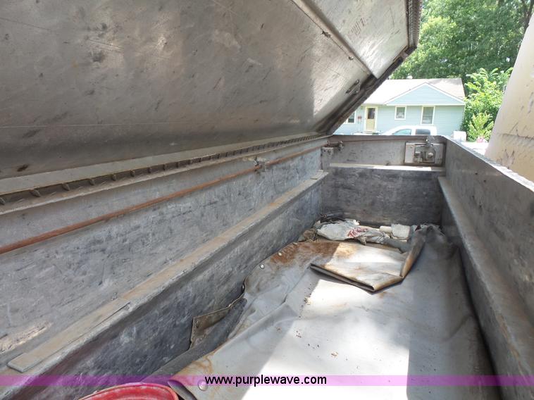 image for item L4930 1983 Ford F250 pickup truck