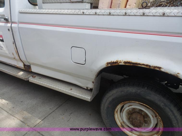 image for item L4930 1983 Ford F250 pickup truck