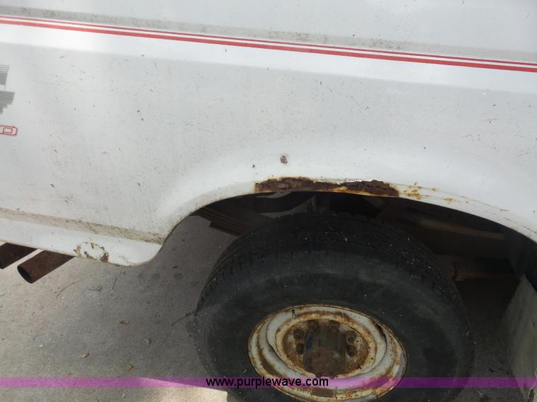 image for item L4930 1983 Ford F250 pickup truck