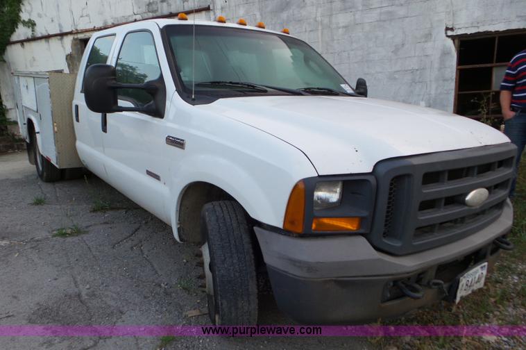 image for item L5252 2005 Ford F350 Super Duty Crew Cab utility truck