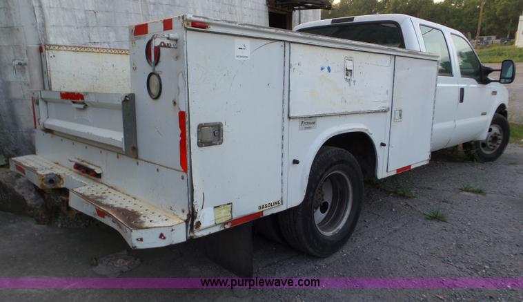 image for item L5252 2005 Ford F350 Super Duty Crew Cab utility truck
