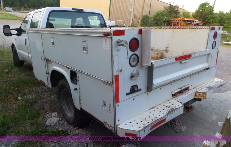 image for item L5252 2005 Ford F350 Super Duty Crew Cab utility truck