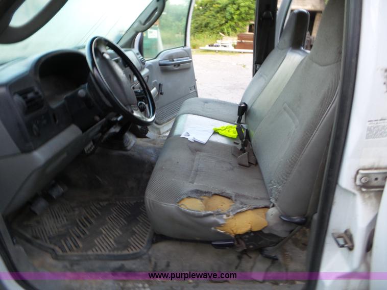 image for item L5252 2005 Ford F350 Super Duty Crew Cab utility truck