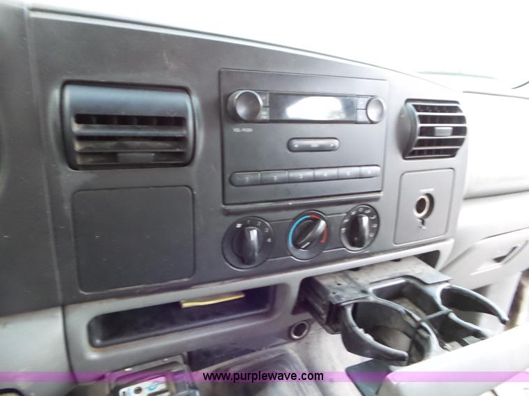 image for item L5252 2005 Ford F350 Super Duty Crew Cab utility truck