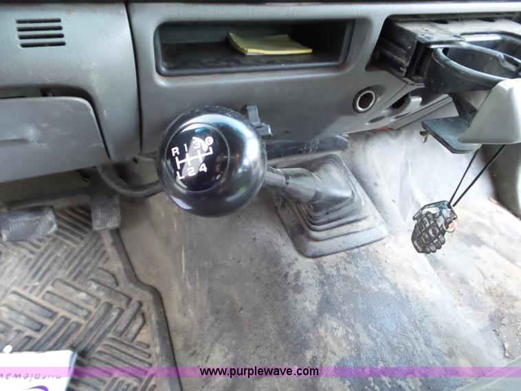 image for item L5252 2005 Ford F350 Super Duty Crew Cab utility truck