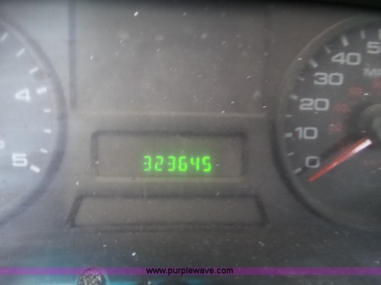 image for item L5252 2005 Ford F350 Super Duty Crew Cab utility truck