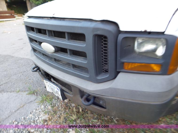 image for item L5252 2005 Ford F350 Super Duty Crew Cab utility truck