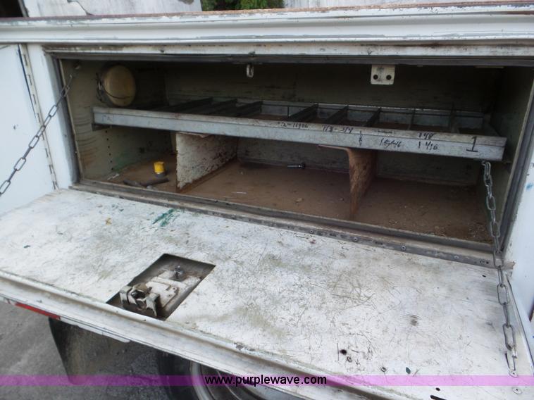 image for item L5252 2005 Ford F350 Super Duty Crew Cab utility truck