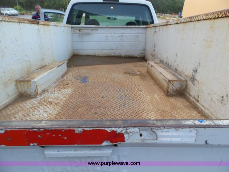 image for item L5252 2005 Ford F350 Super Duty Crew Cab utility truck