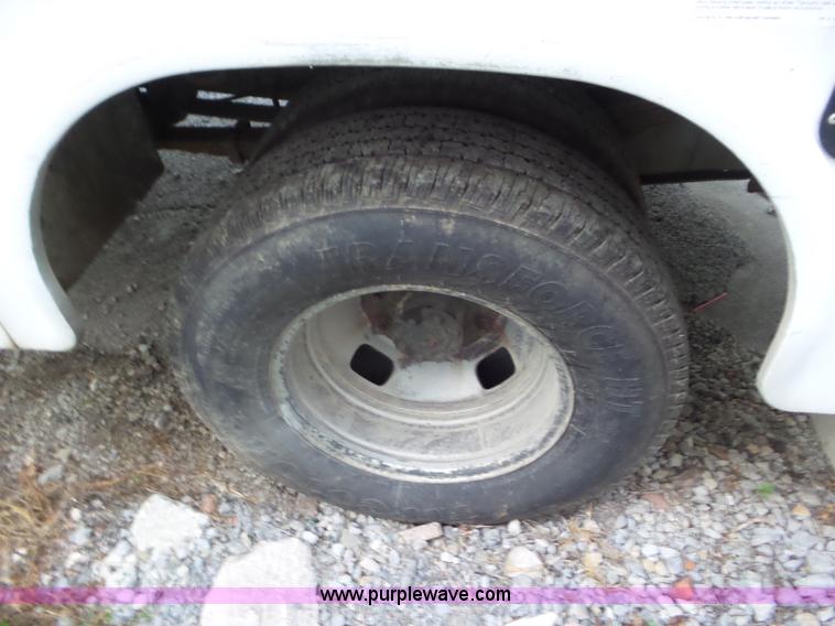 image for item L5252 2005 Ford F350 Super Duty Crew Cab utility truck