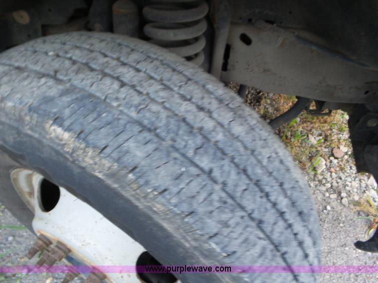 image for item L5252 2005 Ford F350 Super Duty Crew Cab utility truck