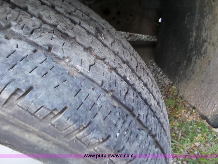 image for item L5252 2005 Ford F350 Super Duty Crew Cab utility truck