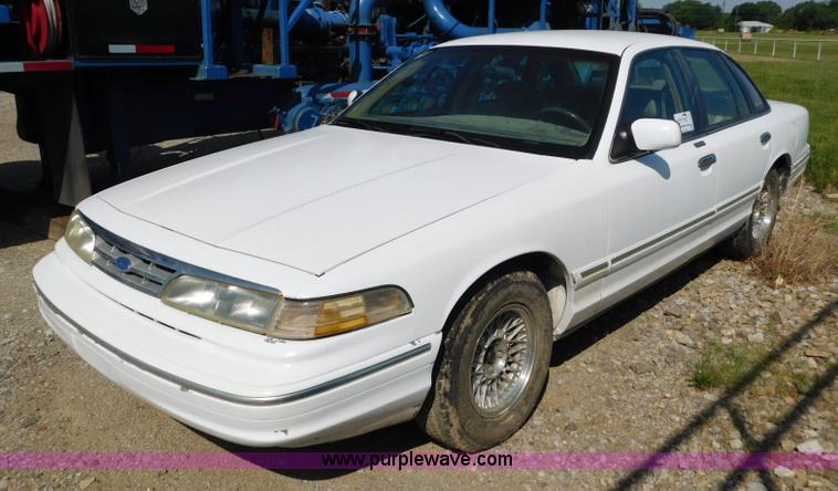 image for item L5892 1997 Ford Crown Victoria LX
