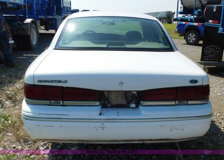 image for item L5892 1997 Ford Crown Victoria LX