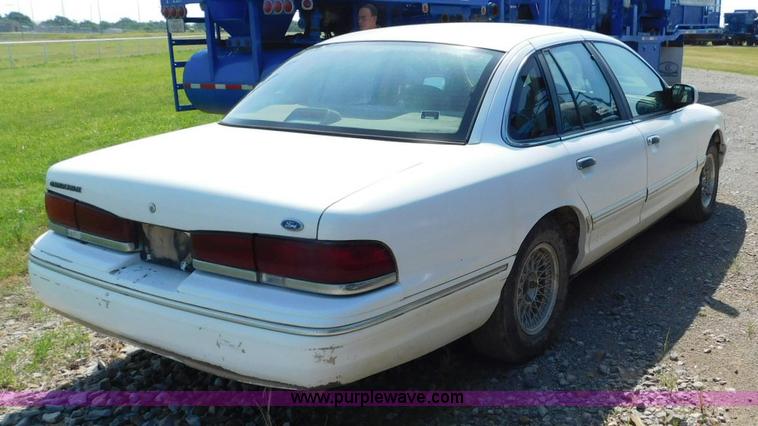 image for item L5892 1997 Ford Crown Victoria LX