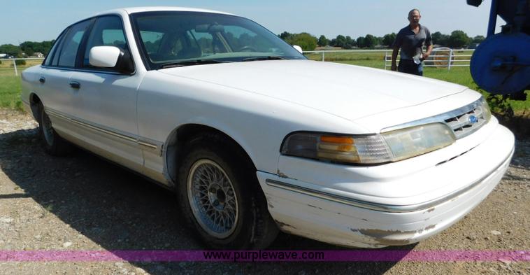 image for item L5892 1997 Ford Crown Victoria LX