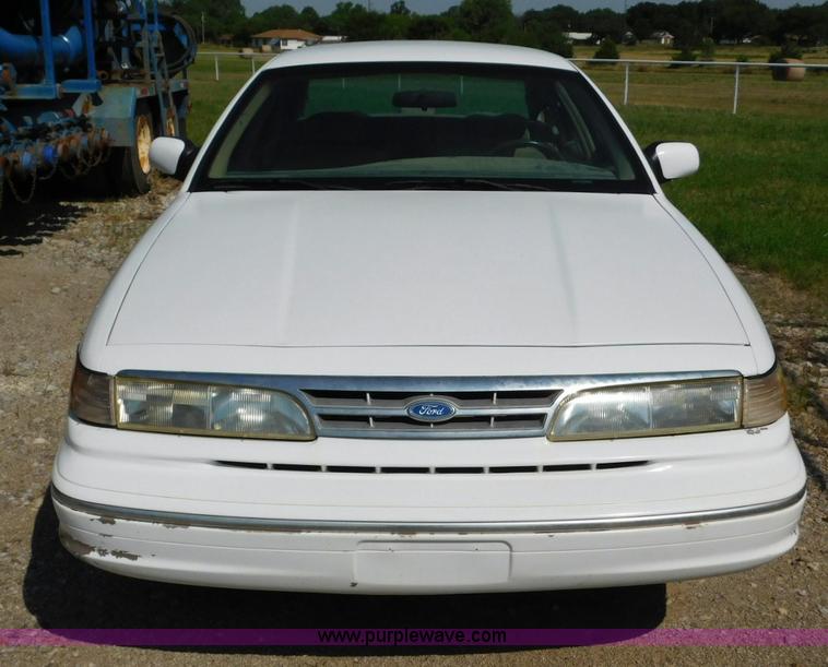 image for item L5892 1997 Ford Crown Victoria LX