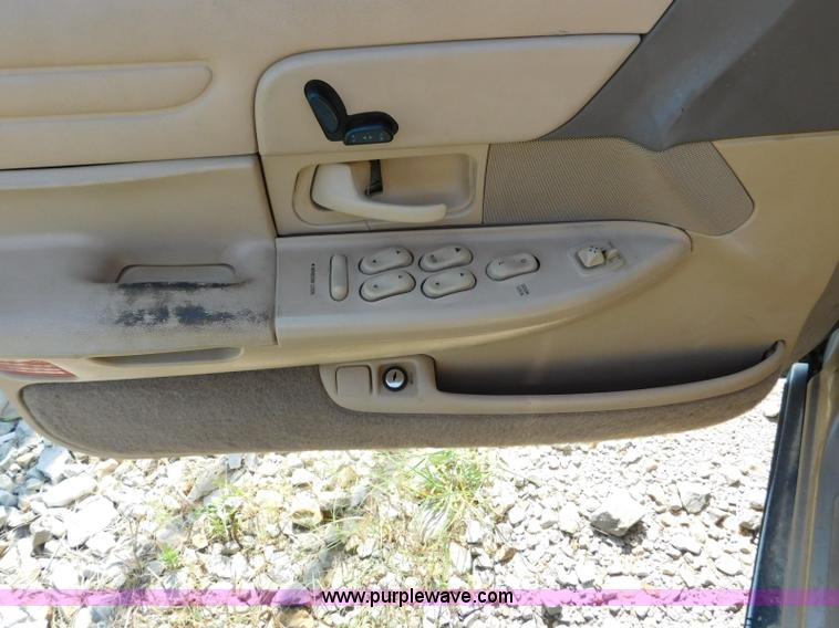image for item L5892 1997 Ford Crown Victoria LX
