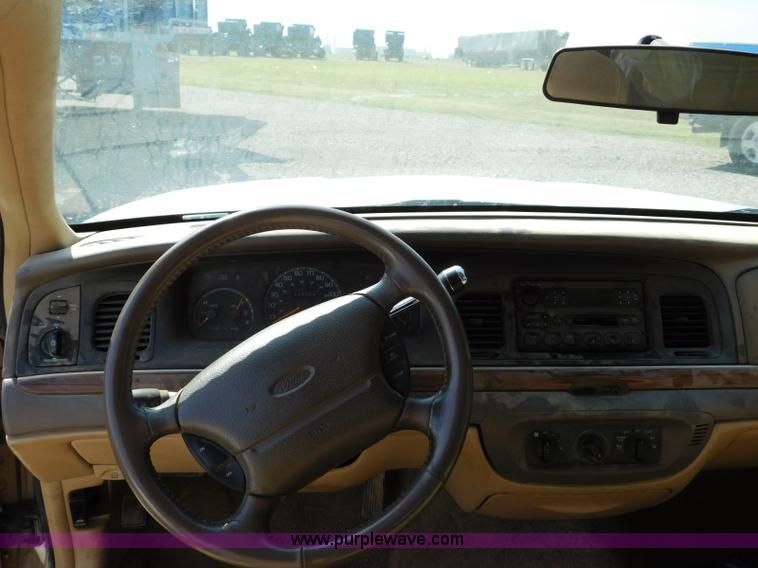 image for item L5892 1997 Ford Crown Victoria LX