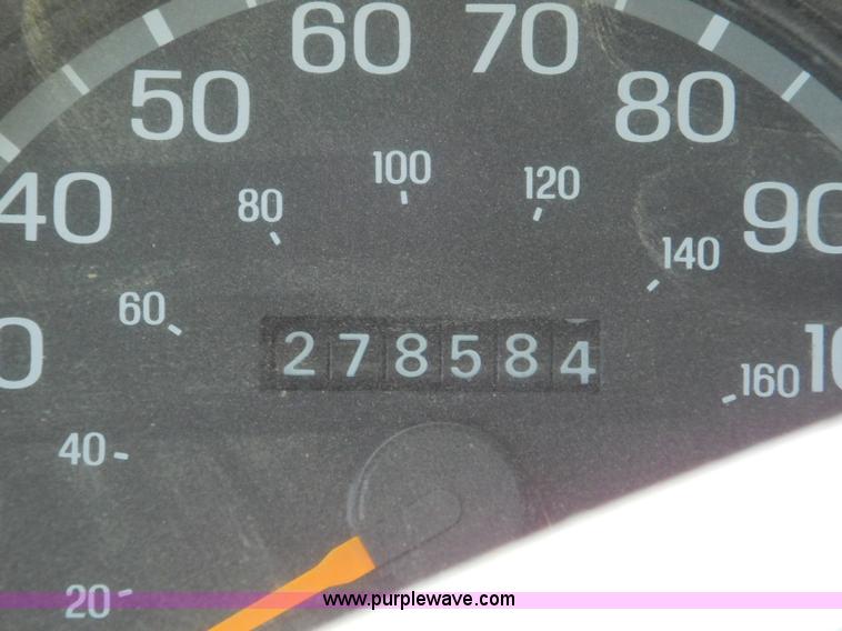 image for item L5892 1997 Ford Crown Victoria LX