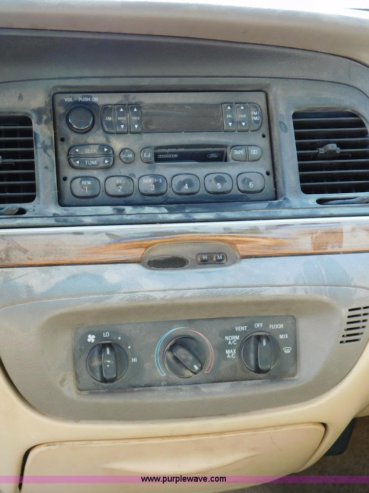 image for item L5892 1997 Ford Crown Victoria LX