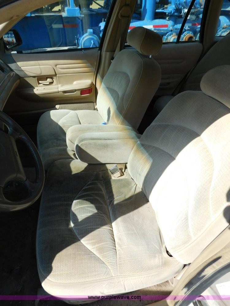 image for item L5892 1997 Ford Crown Victoria LX