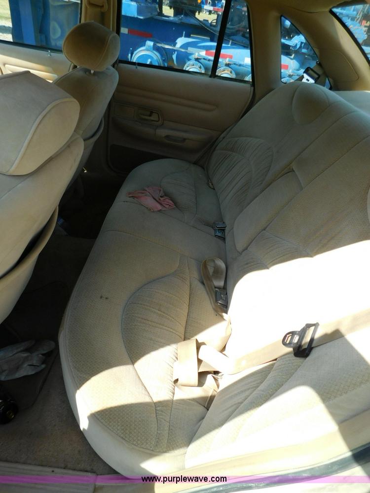 image for item L5892 1997 Ford Crown Victoria LX