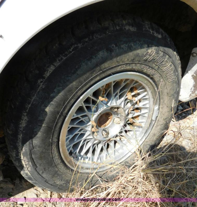 image for item L5892 1997 Ford Crown Victoria LX