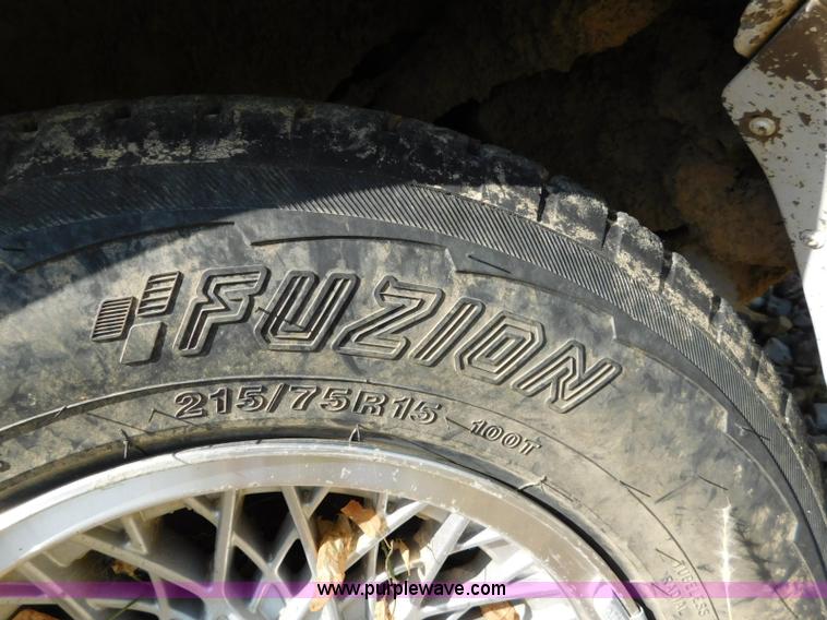 image for item L5892 1997 Ford Crown Victoria LX