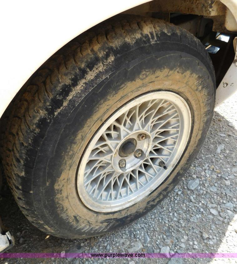 image for item L5892 1997 Ford Crown Victoria LX